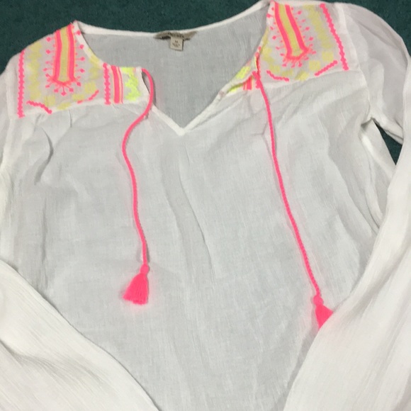 Decree White Flowy Top - Picture 3 of 3